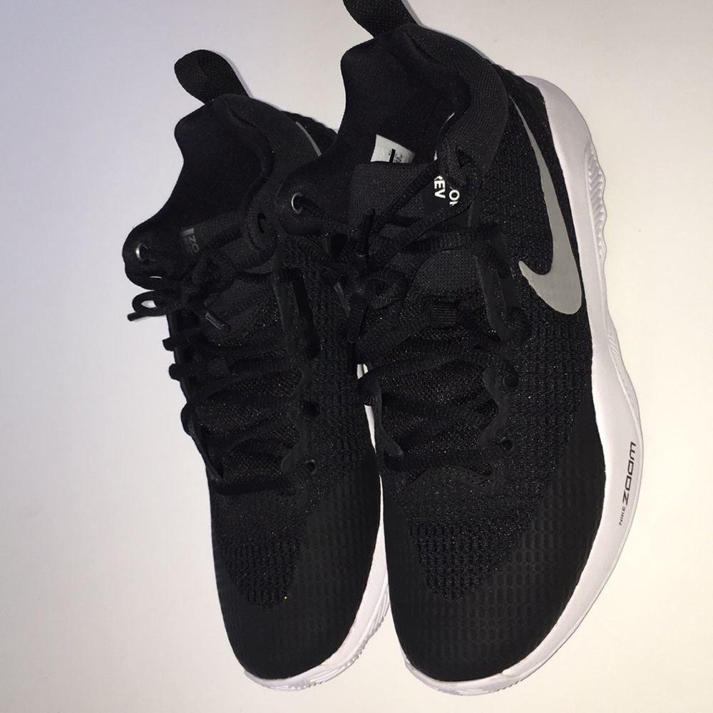 Woman’s Basketball shoes ( zoom revs)